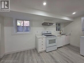 Building Photo - 1324 Odessa Crescent