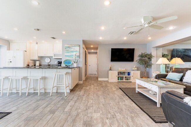 Foto del edificio - 5830 Midnight Pass Rd