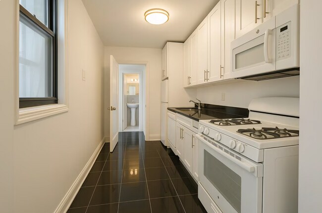 Foto del edificio - 156 E 83rd St