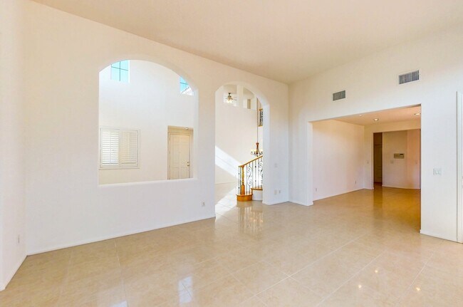 Foto del edificio - Beautiful 4 bedroom 3 full bath home with 2,902 Sq. FT. of living space.