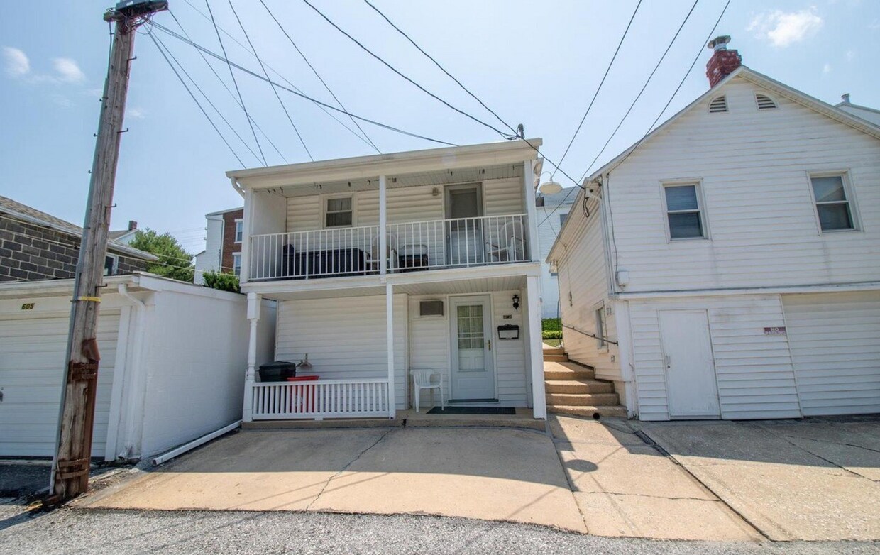 Foto principal - 607 W Broadway