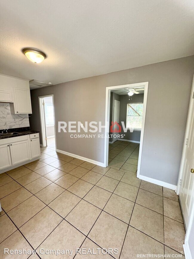 Building Photo - 2 br, 1 bath House - 2111 Perry Rd