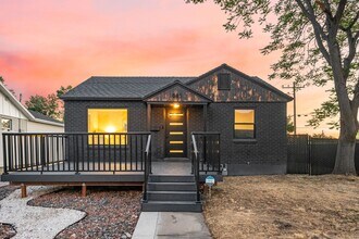 Building Photo - 983 N Poinsettia Dr