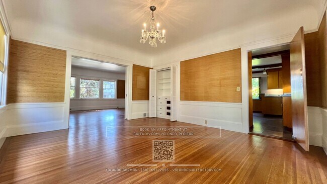 Building Photo - Charming and Spacious 4 bedroom Home in th...