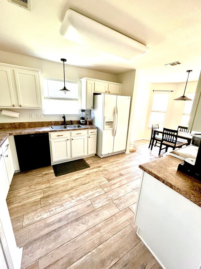 Building Photo - 5534 Sea Spray Ct