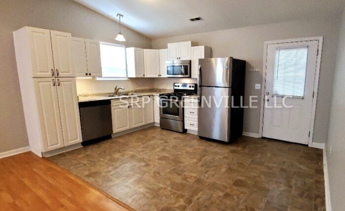 Foto del edificio - Coming Soon: Three Bedroom House in Taylor...