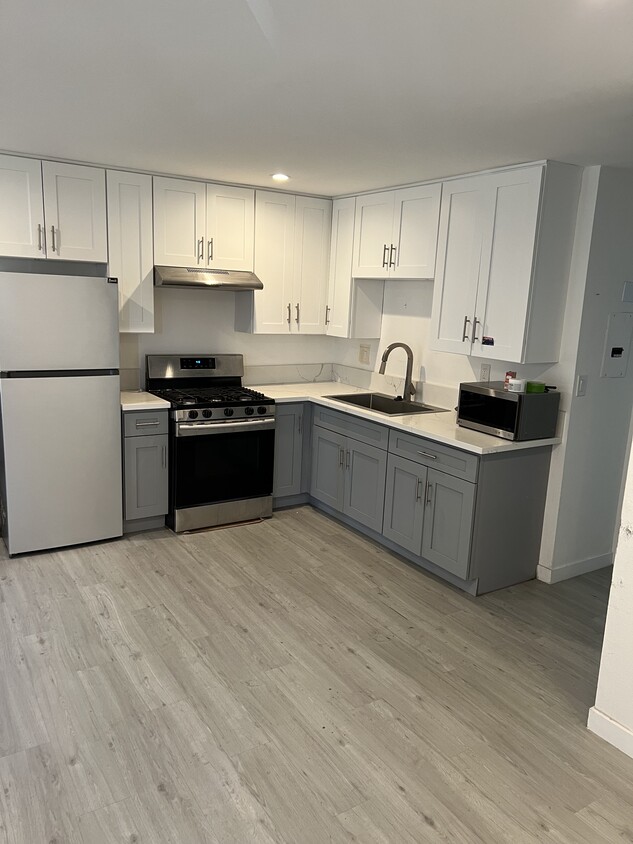Foto principal - 5848 S Hoover St