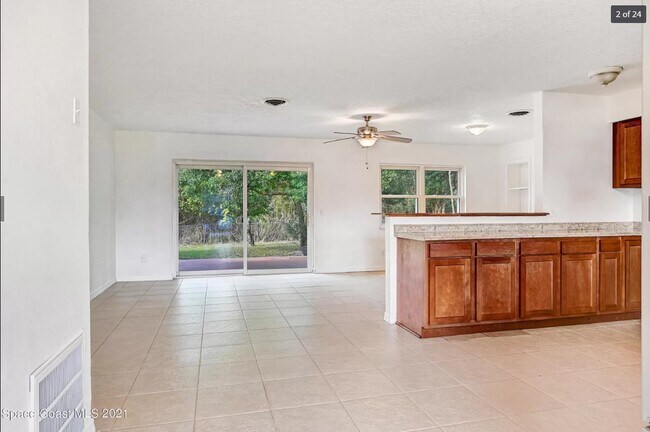 Foto del edificio - 2016 Rollins Dr