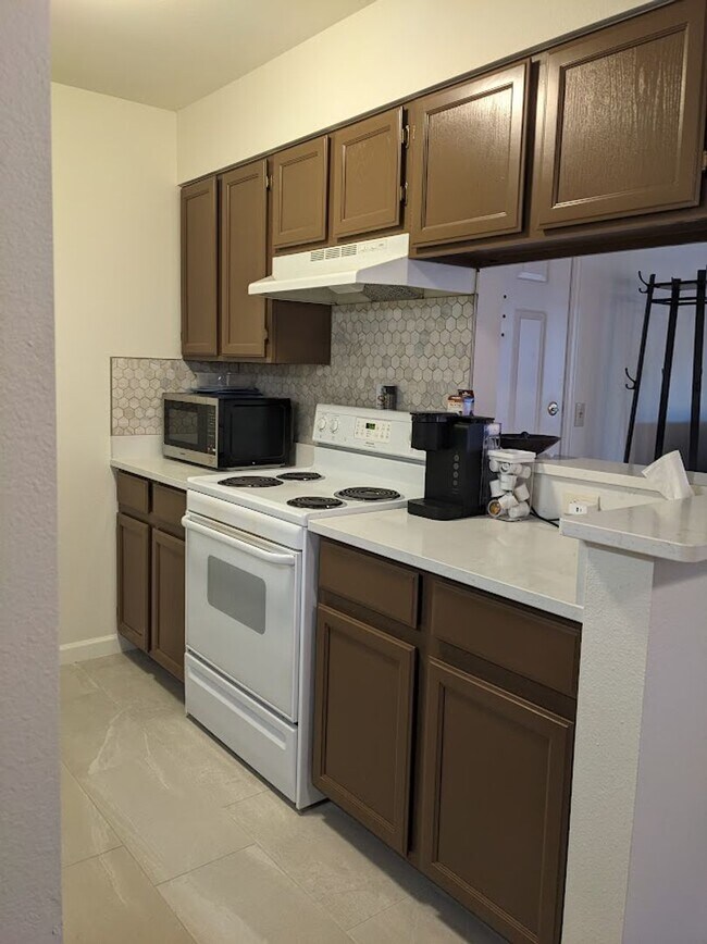 Foto del edificio - Hunters Creek Condos