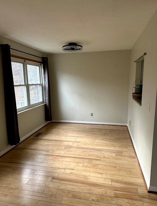 Dining room - 21 Chestnut Dr