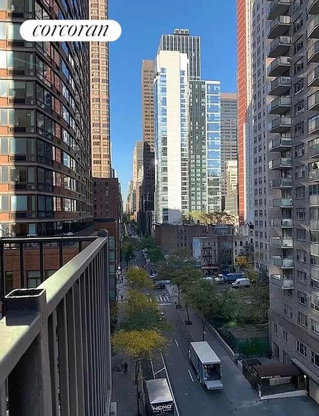 Building Photo - 322 E 39th St