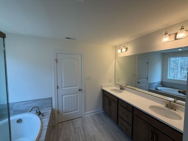 Building Photo - 10716 Forget Me Not Wy