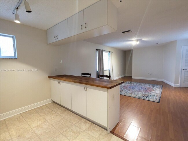 Foto del edificio - 240 SW 15th Rd