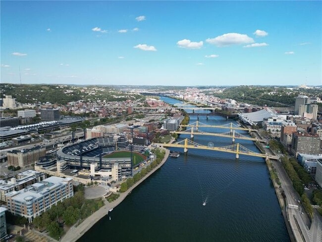 Building Photo - 320 Fort Duquesne Blvd