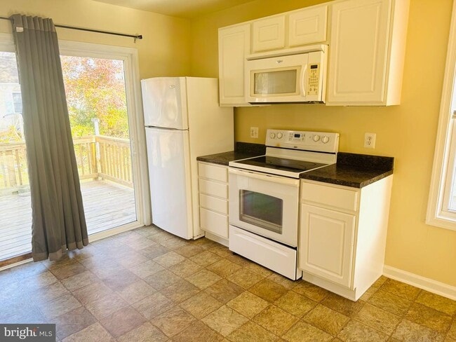 Building Photo - 45326 Stark Dr