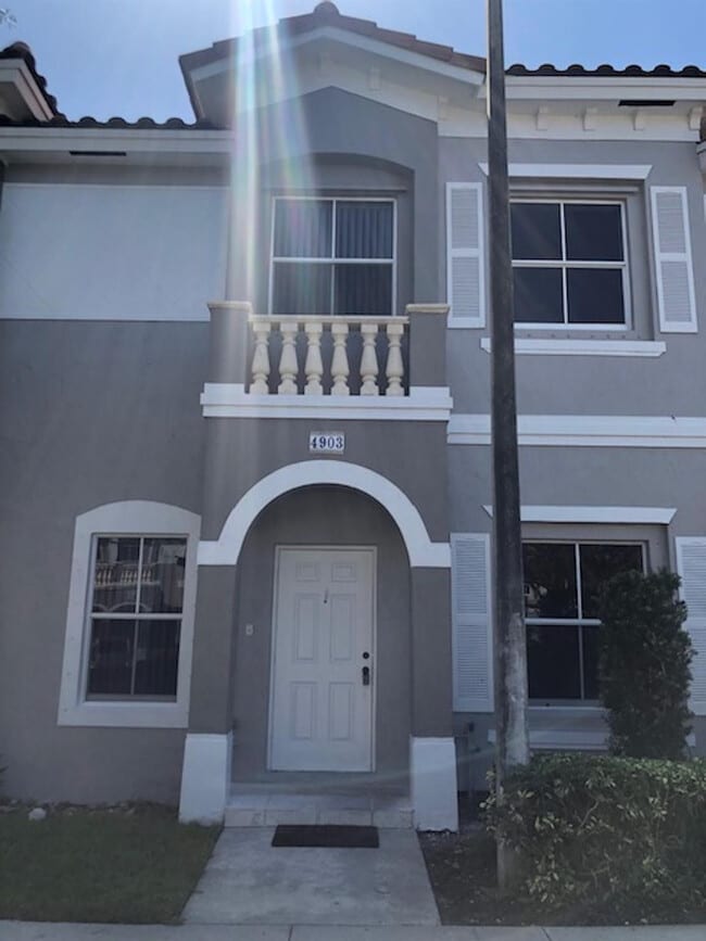 Building Photo - 4903 SW 140th Terrace