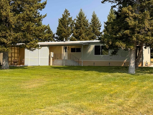 Building Photo - 8620 Applegate Dr