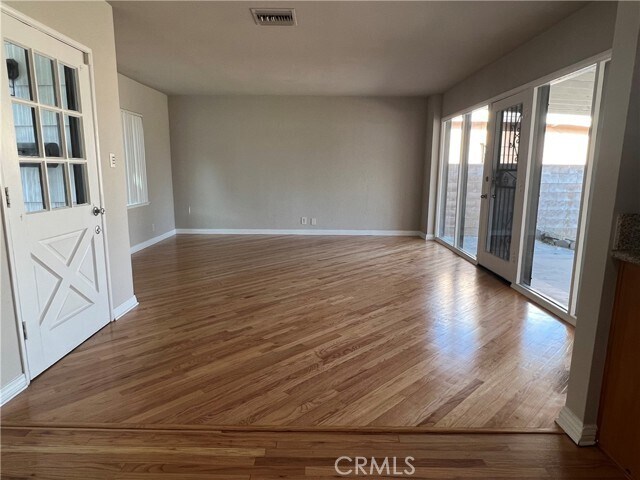 Building Photo - 945 W Berkeley Ct
