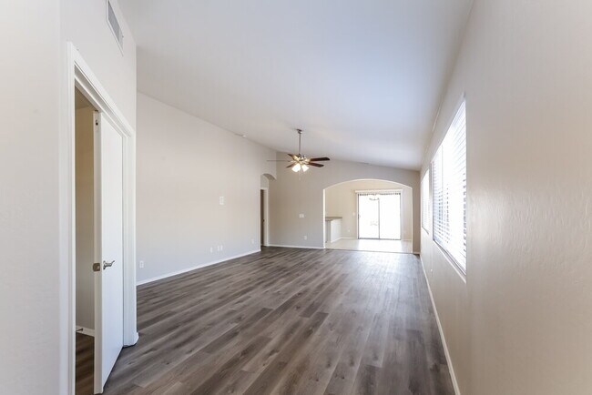 Foto del edificio - 2710 S 108th Ave