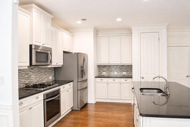 Foto del edificio - 5211 Merrimont Dr