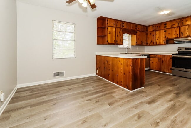 Foto del edificio - 416 Tanner Rd