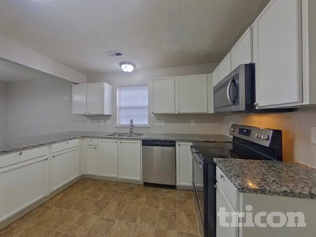 Building Photo - 3337 Braden Dr