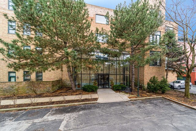 Building Photo - 2100 N Racine Ave