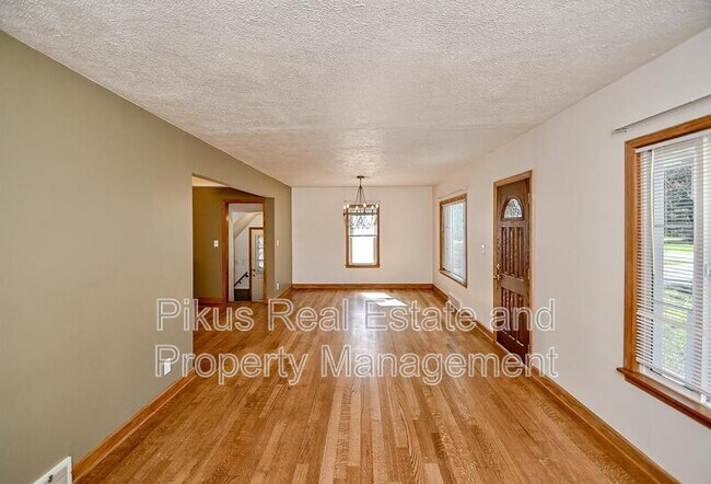 Building Photo - 1477 Earhart Ave