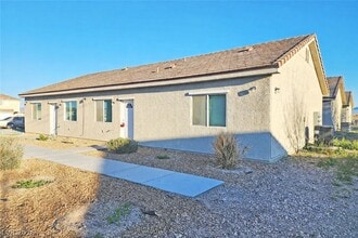 Building Photo - 1121 Sixshooter Ave