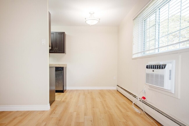 Building Photo - 1080 Moncton Av