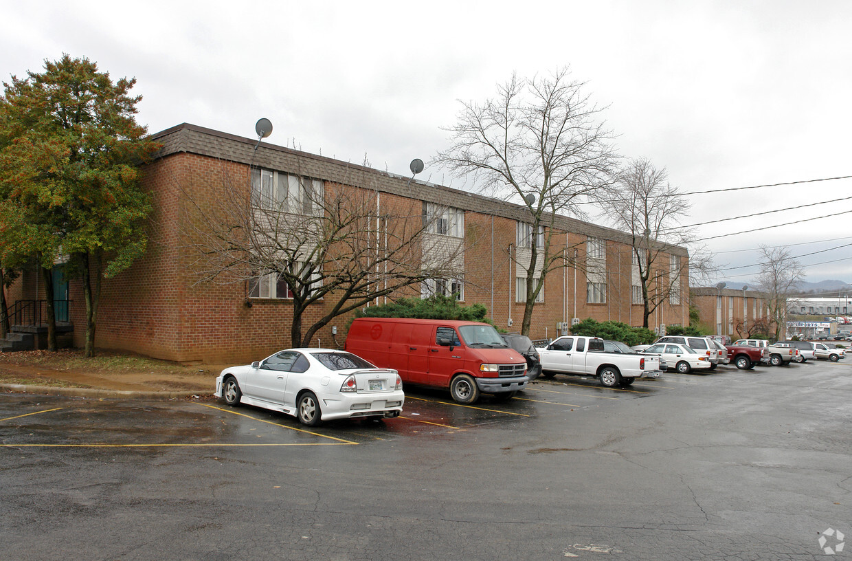 Primary Photo - Maple Crest Apartments