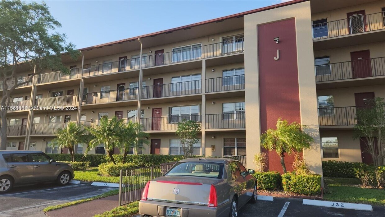 Building Photo - 13455 SW 9th Ct