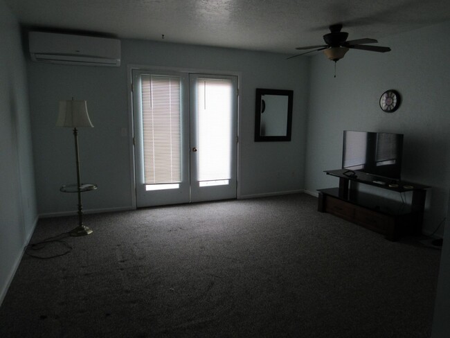 Foto del edificio - Light and bright! 2 Bedroom, Westside Condo.