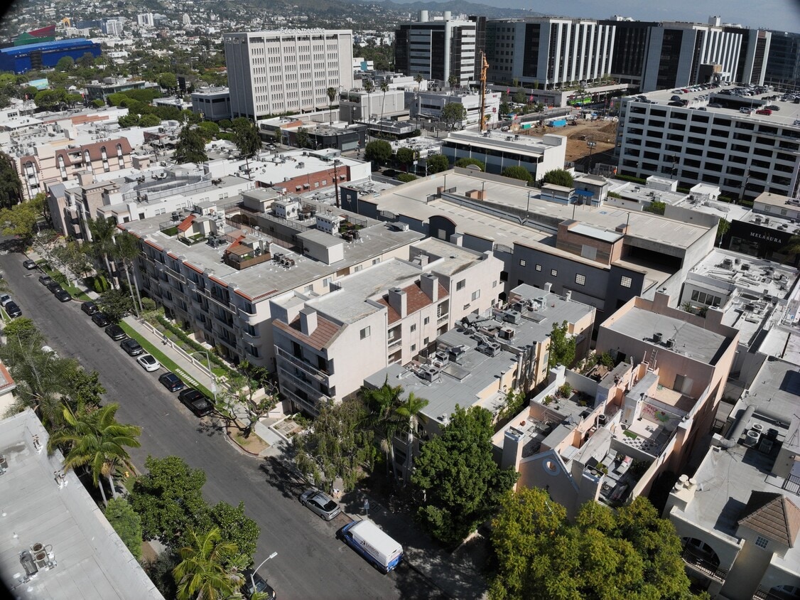 3D Exterior - 132 S Clark Dr