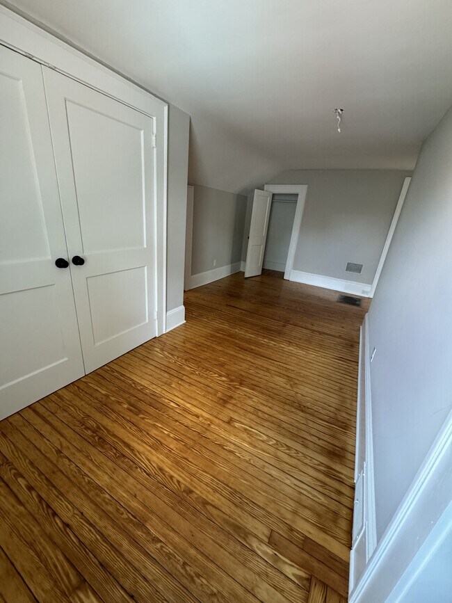 Building Photo - 817 marigold