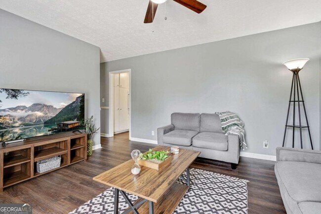Foto del edificio - 2959 Drexel Ln