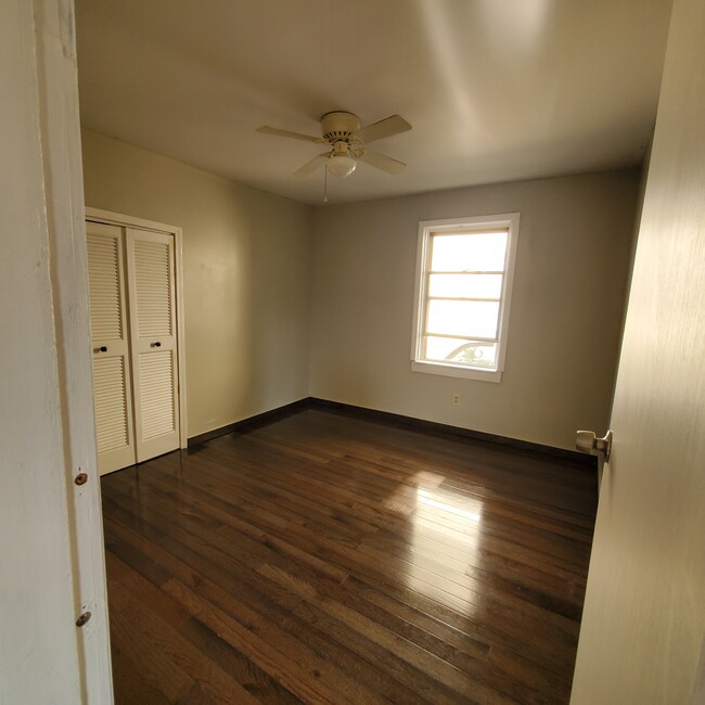 Building Photo - 6805 Flowerdale Ave