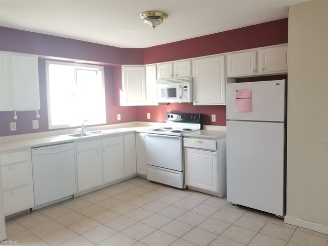 Building Photo - 3 br, 2 bath Apartment - 7 Chamberlain Pl 5