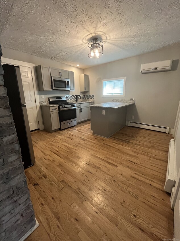 Foto principal - 400 S Main St