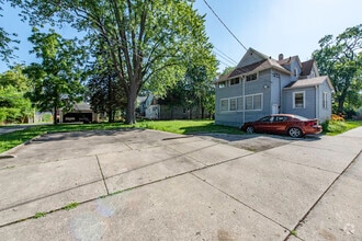 Building Photo - 1801 Victoria Ave