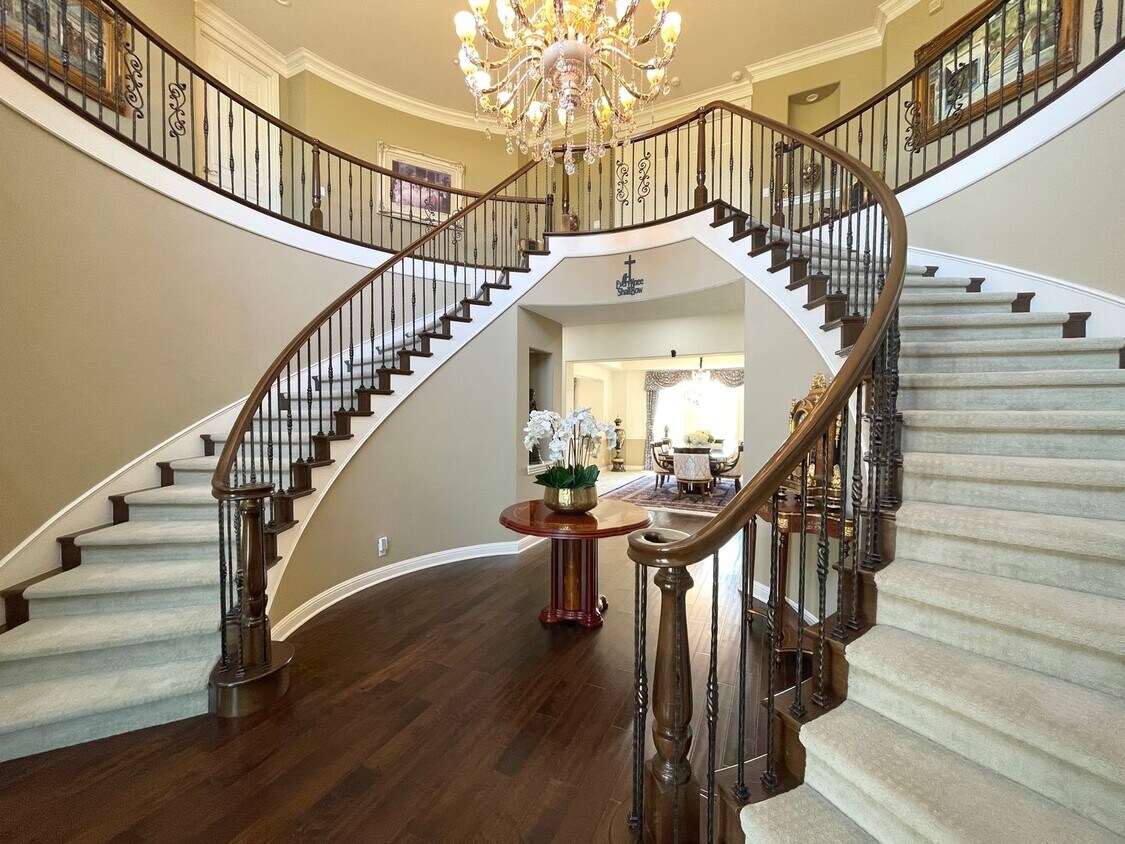 Foto principal - Exquisite Luxury Living in the Moorpark Co...