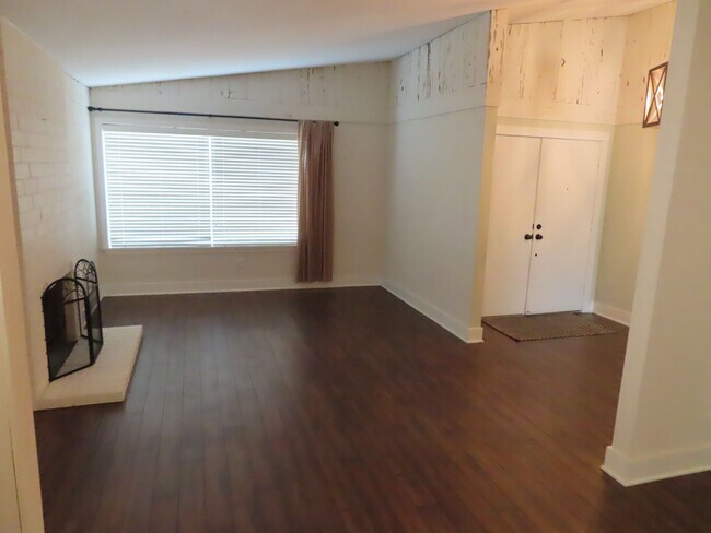 Foto del edificio - Nicely updated 4-bedroom house in Chula Vista