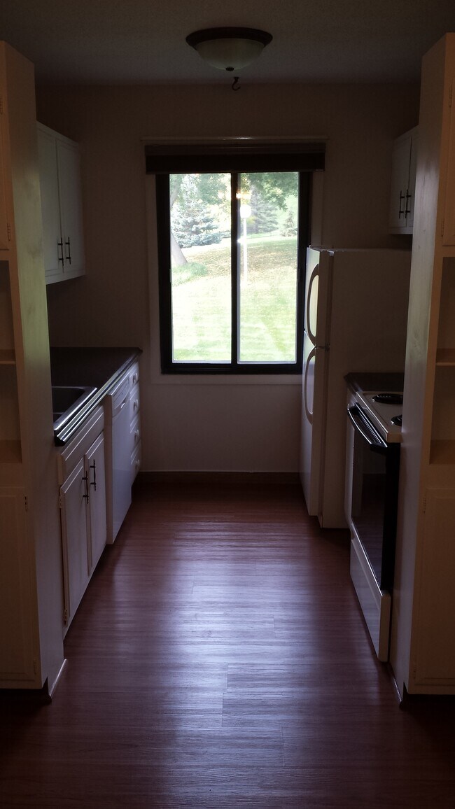 Looking into kitchen. - 1923 Viking Dr NW