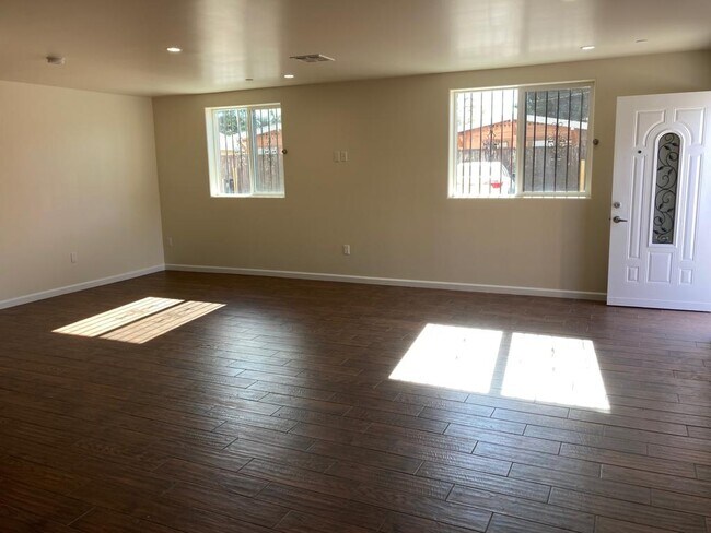 Foto del edificio - 750 E 40th Pl