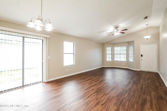 Building Photo - 2626 Malibu Cir