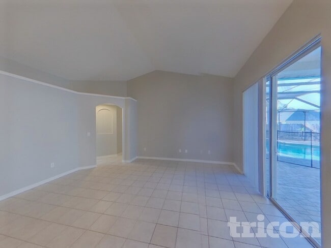 Building Photo - 9405 Sayre St