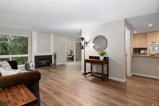 Building Photo - 7813 Zircon Dr SW