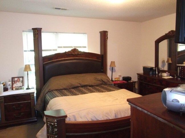 Foto del edificio - 8 Moorefield Ct