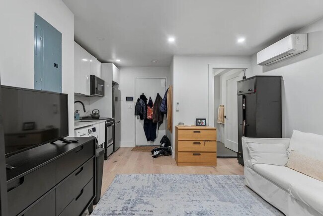 Foto del edificio - 241 W 75th St