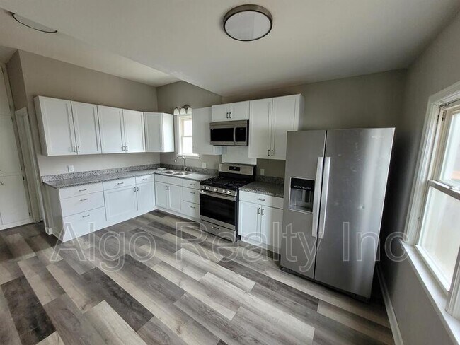 Foto del edificio - 133 Winifred St W